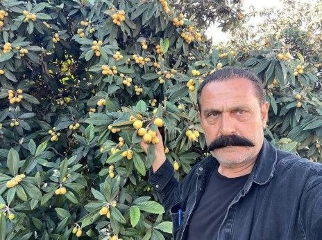 Poşeti alan bahçeye koştu: Köylünün geçim kaynağıydı, artık para etmiyor; hepsini bedava dağıttı - Resim: 1