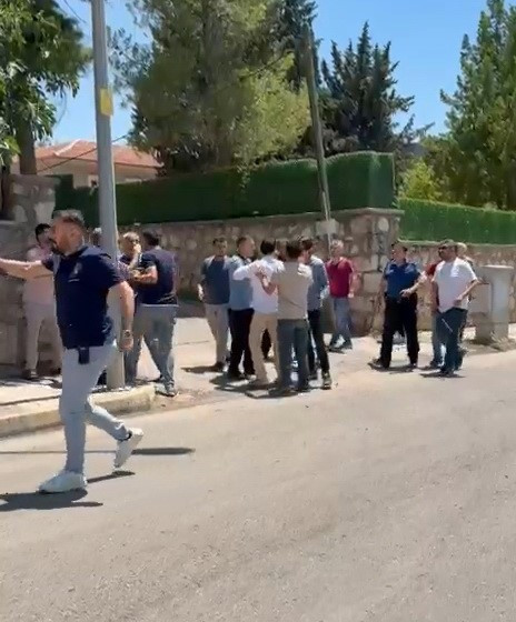 Öfkeden gözleri döndü: Karakol önünde meydan savaşı - Resim : 2