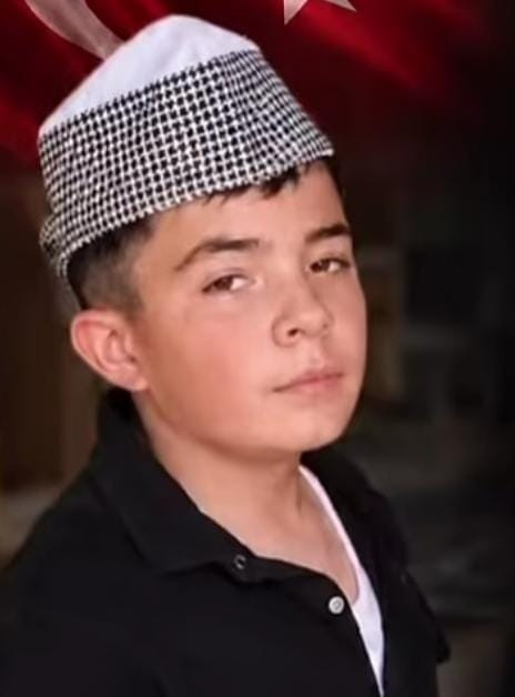 Otomobilin bisikletine çarptığı çocuk toprağa verildi - Resim : 1