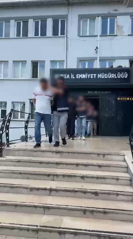 Senaryoyu polis yazdı, şebeke oynadı: Film gibi operasyonla çete çökertildi - Resim : 1