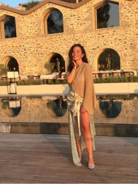 Dekor felaketi: Sahnede korku dolu anlar! Aslı Bekiroğlu'nun kafasına kapı düştü - Resim: 7