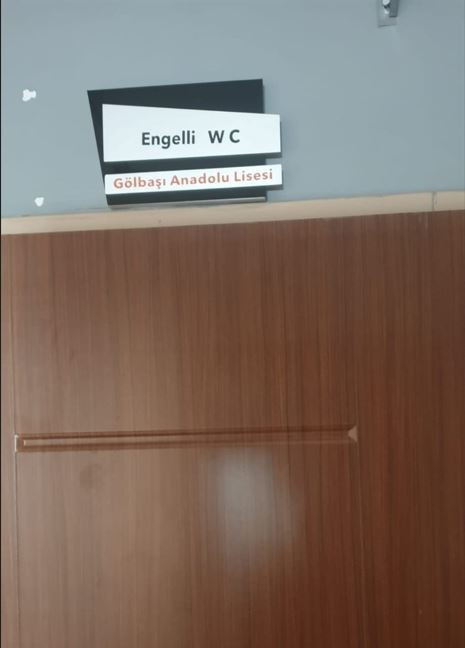 Usulsüzlüğü ortaya çıkaran öğretmene mobbing: Odasına ‘engelli tuvaleti’ tabelası asıldı - Resim : 1