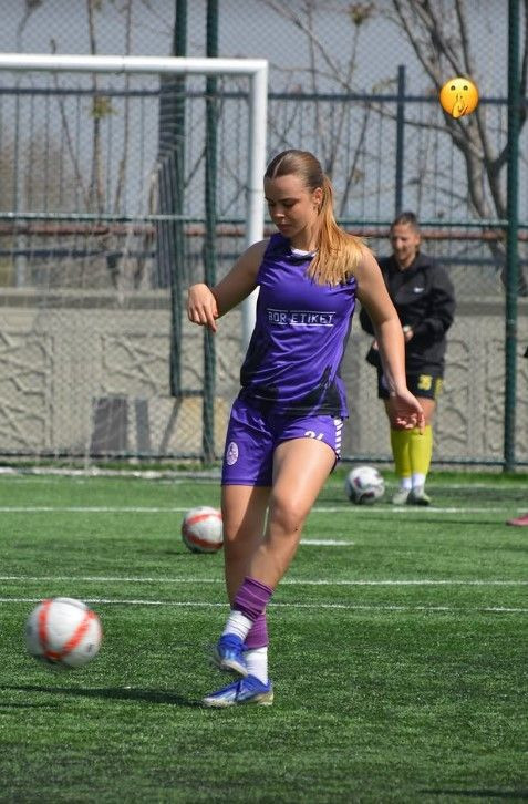 Türk futbolunda ezber bozan tarihi imza: 22 yaşındaki Zeynep Mestan teknik direktör oldu - Resim: 6