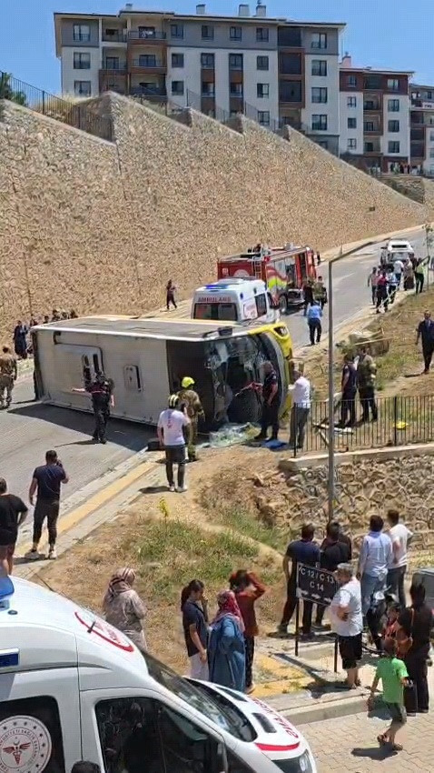 Otobüsün sürücüsü ecel ile burun buruna geldi: O çocuk için direksiyonu kırmıştı - Resim : 1