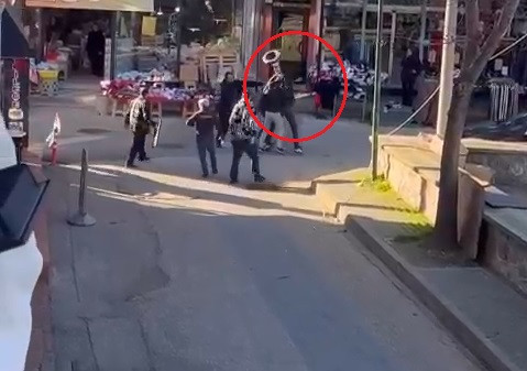 Ne buldularsa fırlattılar: Bursa'da korku dolu dakikalar - Resim : 2