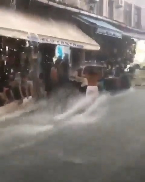 İstanbul’da böylesi tarihte görülmedi: Selin ortasında can pazarı - Resim : 7