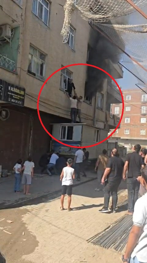 Saniyelerle gelen kurtuluş: Diyarbakır’da yangın - Resim : 1
