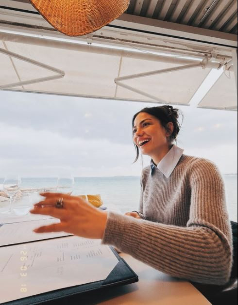 Eşref Rüya’nın Nisan’ı Demet Özdemir peş peşe fotoğraf yağdırdı: Hayranları tek bir şeyde hemfikir oldu - Resim: 5