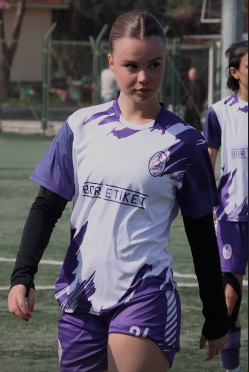 Türk futbolunda ezber bozan tarihi imza: 22 yaşındaki Zeynep Mestan teknik direktör oldu - Resim: 5
