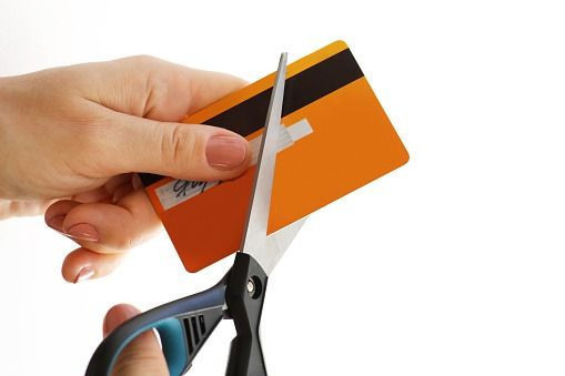 Kredi kartını makasla kesmek başınıza iş açabilir: Milyonları ilgilendiriyor - Resim: 1