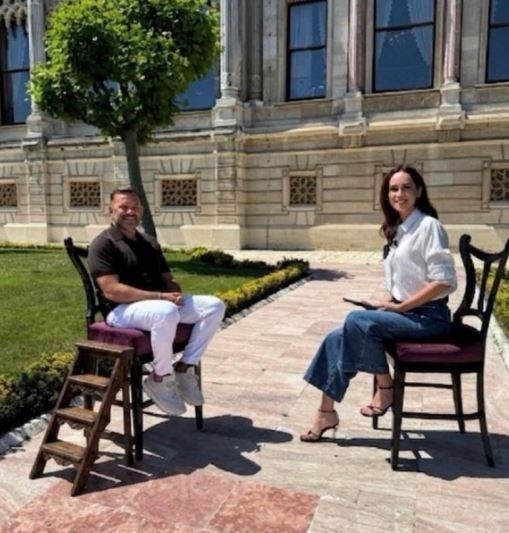 Fenerbahçeli hesaplar devreye girdi, Okan Buruk fotoğrafı olay oldu: Spiker Damla Uğurtürk röportaj fotoğrafını kaldırdı - Resim: 3