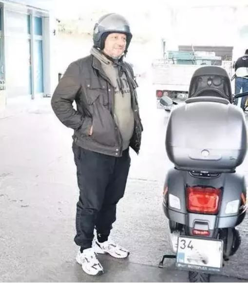 Ünlü oyuncu Serkan Keskin'e çifte acı: 7 ay önce annesini kaybetmişti! - Resim : 7