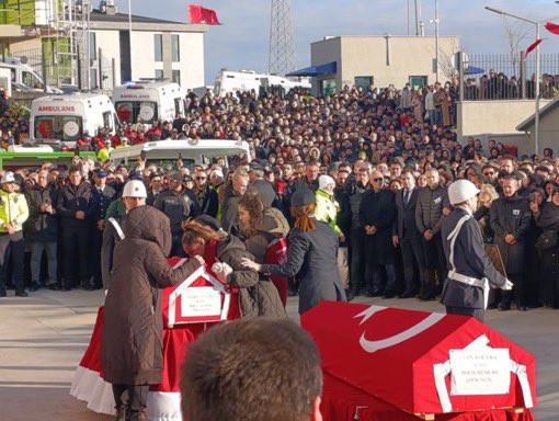 Türkiye, Yalova şehitlerini uğurluyor! Tabuta sarılıp ağladılar... - Resim : 3