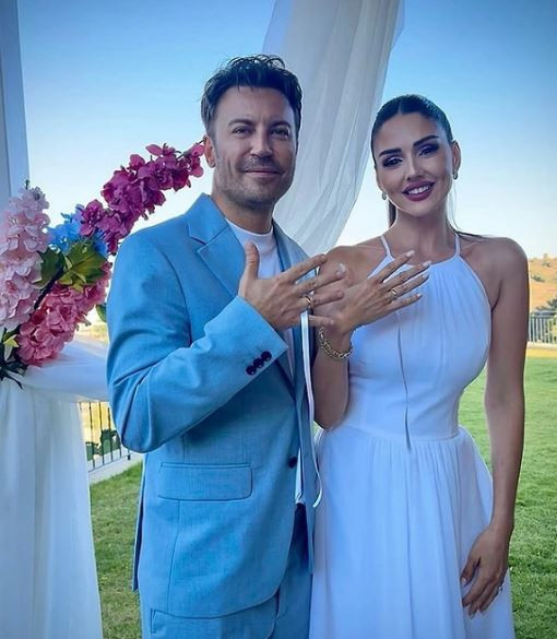 Tolga G&uuml;le&ccedil; ve &Ouml;yk&uuml; Cengiz nişanlandı: Aşkları Bodrum&rsquo;da resmileşti - Resim : 1