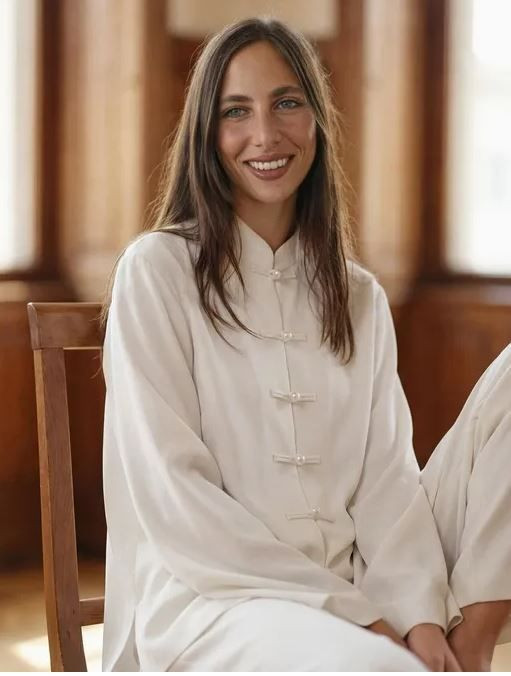 Hülya Avşar'ın kızı Zehra doğallığıyla büyüledi: Beyazlar içinde zarafet - Resim: 3