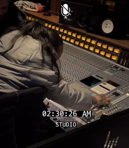 Riri geri döndü; 10 yılın ardından sonra stüdyoda: Yeni albüm geliyor - Resim: 1