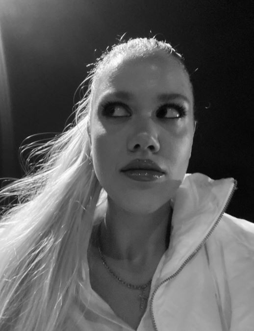 Serel Yereli Londra’da sessizce evlendi: Zirvedeyken oyunculuğu bırakmıştı - Resim : 1