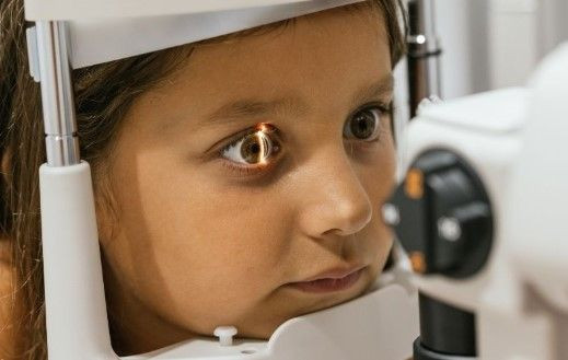 Gözde ışık çakmasına dikkat: Körlük riskine karşı uzmandan hayati uyarı - Resim: 12