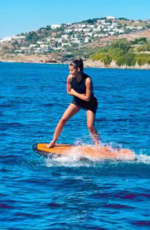 Ünlü oyuncu Yeraltı sezon finali yapar yapmaz soluğu Bodrum'da aldı - Resim : 2