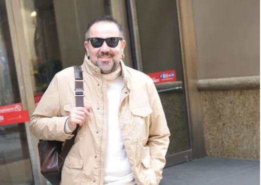 Ata Demirer&rsquo;den alkışlanacak hareket: Kost&uuml;mlerini &ccedil;ocukların eğitimi i&ccedil;in bağışladı - Resim : 2