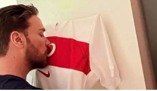 Tarkan kapıyı aralık bıraktı ‘Sürprizler olabilir’: Yeni Milli marş mı geliyor? - Resim : 2