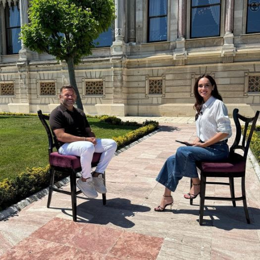 Fenerbahçeli hesaplar devreye girdi, Okan Buruk fotoğrafı olay oldu: Spiker Damla Uğurtürk röportaj fotoğrafını kaldırdı - Resim: 7