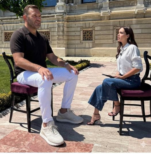 Fenerbahçeli hesaplar devreye girdi, Okan Buruk fotoğrafı olay oldu: Spiker Damla Uğurtürk röportaj fotoğrafını kaldırdı - Resim: 8