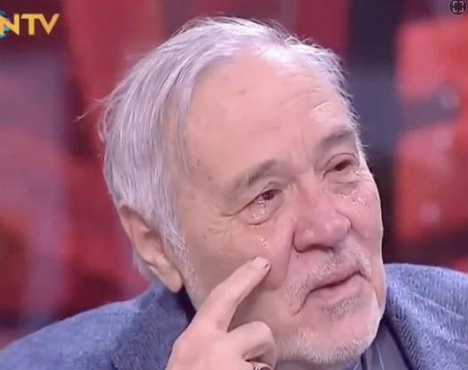 İlber Ortaylı gözyaşlarını tutamamıştı: Çanakkale şehitlerini anarken böyle duygulanmıştı - Resim : 1