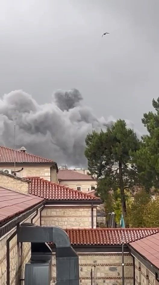 Alevler en üst katı sardı: Bayrampaşa Sanayi Sitesi'nde yangın - Resim: 1
