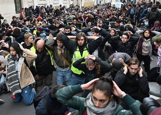 Fransa'da lise eylemlerinde cinsel şiddet iddiası: Polisten şikayetçi oldu - Resim : 1