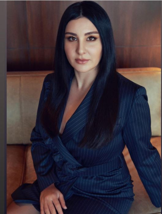 Yasemin Sakallıoğlu’ndan sürpriz proje: “Düğün şarkıcısı” geliyor - Resim : 1