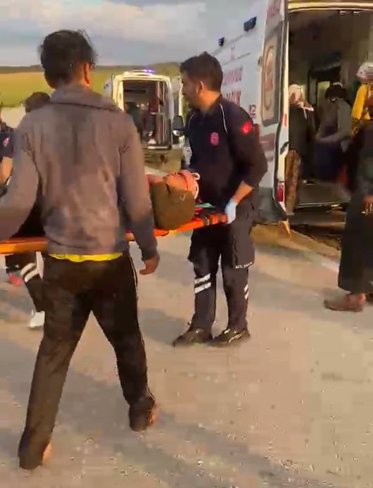 Tarım işçilerini taşıyan minibüs şarampole uçtu - Resim : 1