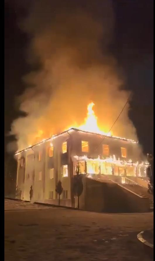 Bolu&rsquo;da alevler camiyi sardı: K&ouml;yl&uuml;ler yangını s&ouml;nd&uuml;rmek i&ccedil;in seferber aldı - Resim : 2