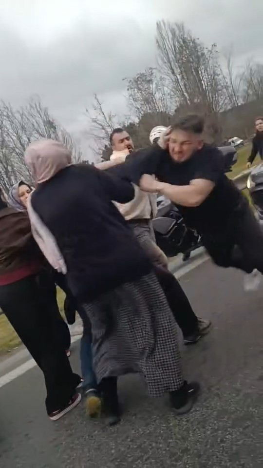 Durdurulamayan &ouml;fke: &Uuml;mraniye&rsquo;de yol verme kavgası - Resim : 5