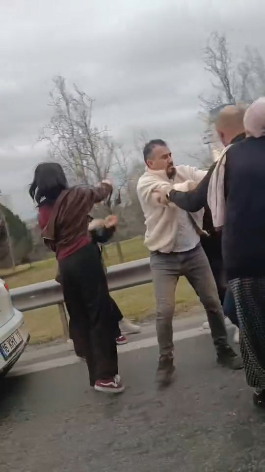 Durdurulamayan &ouml;fke: &Uuml;mraniye&rsquo;de yol verme kavgası - Resim : 4