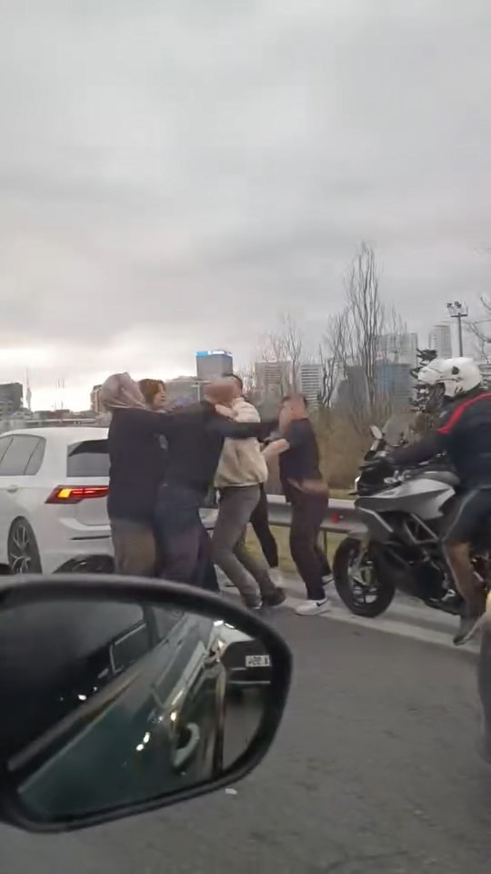 Durdurulamayan &ouml;fke: &Uuml;mraniye&rsquo;de yol verme kavgası - Resim : 3