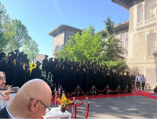 Mezuniyet Töreni dejavuya dönüştü... Erkek Lisesi Aynı Müdüre 10 yıl sonra yeniden sırtını döndü - Resim : 1