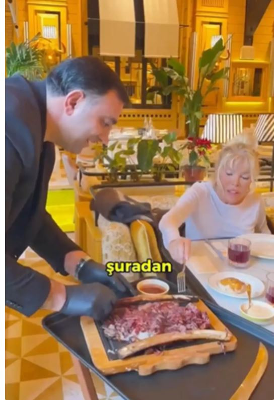 Ajda Pekkan'ın akşam yemeği dudak uçuklattı: 40 bin TL’yi masaya bırakıp gitti - Resim : 1