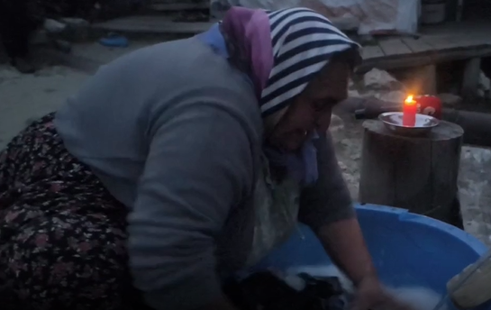 40 yıldır elektrik yok: Hayvanları mum ışığında besliyorlar - Resim: 18