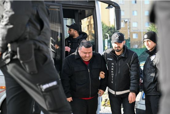 Gece yarısı g&ouml;zaltına alınan &uuml;nl&uuml;ler i&ccedil;in karar verildi - Resim : 4