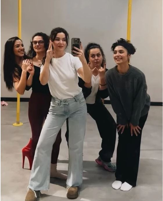 Seray Kaya’nın direk dans performansı olay oldu: Sınırları zorladı - Resim : 1