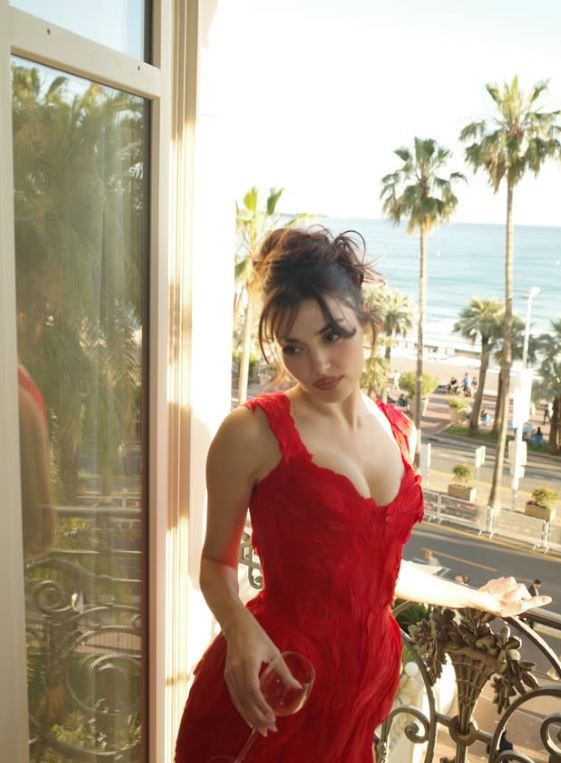 Hande Erçel havalimanında yakalandı: Yeni aşk belgelendi - Resim: 1