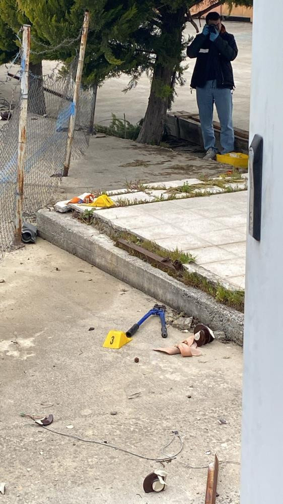 Bursa'da hırsızlık için çıktığı direk sonu oldu: Akıma kapıldı - Resim : 2