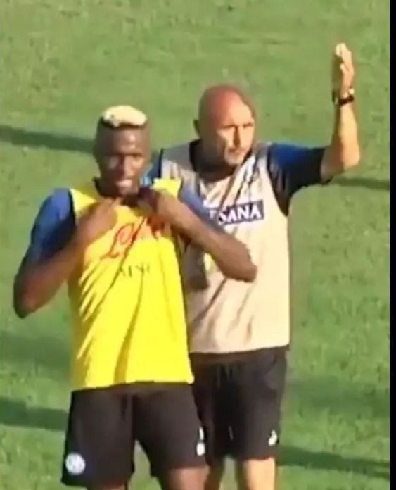 Osimhen maç sonu sinir küpüne döndü: Nedeni belli oldu... - Resim: 8