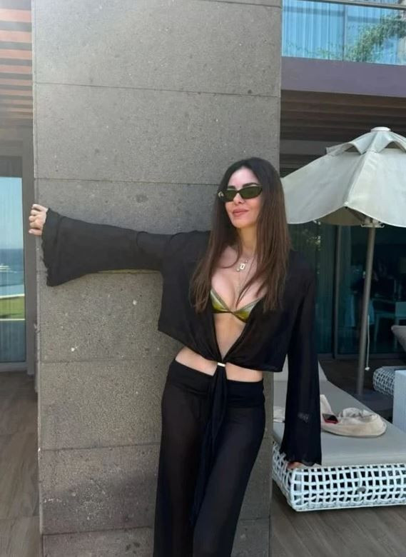 Defne Samyeli'den tatil pozları: Sosyal medyayı bir kez daha salladı - Resim: 5