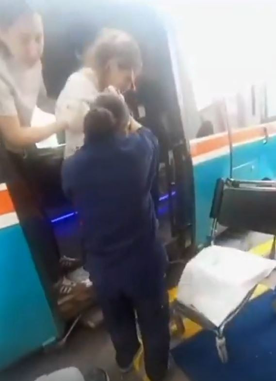 Minib&uuml;s yolculuğu doğumla bitti: G&ouml;bek Bağı koltukların arasında kesildi - Resim : 2