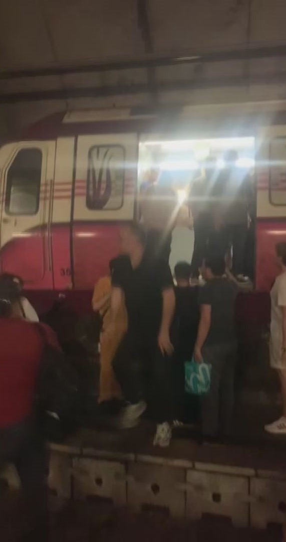 İstanbul'da metro raydan çıktı - Resim : 1