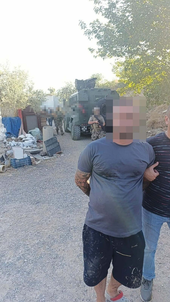 Çiftlik evinde şafak baskını: Firari katil yakalandı - Resim : 1