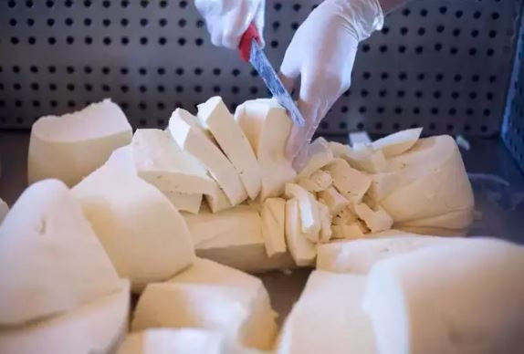 Peynirin yanına bir parça koyun: Günlerce değil haftalarca taze kalsın - Resim: 3