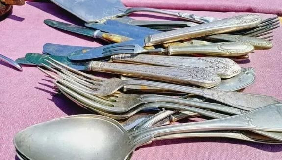 Ev hanımlarının yeni favorisi: Alüminyum folyo hilesiyle bulaşıklar ışıl ışıl - Resim: 6
